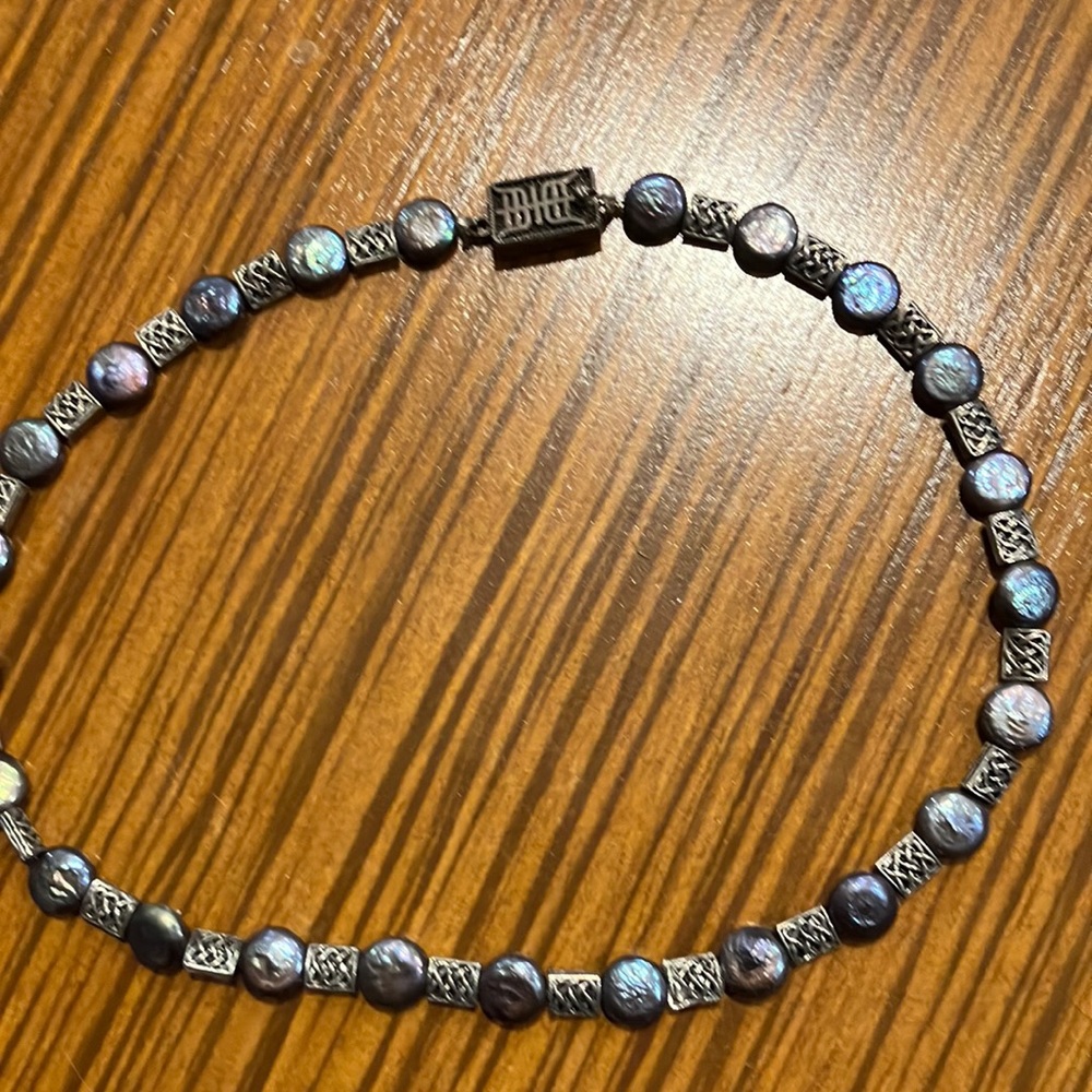Box clasp chocker